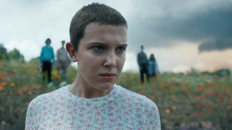 Millie Bobby Brown aimerait voir « un autre garçon chauve de 10 ans » diriger un spin-off de Stranger Things