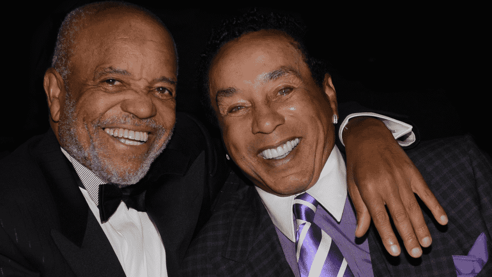 Motown Legends Berry Gordy et Smokey Robinson seront honorés en tant que personnalités MusiCares de l'année pendant la semaine des Grammys Les plus populaires doivent être lus Inscrivez-vous aux newsletters Variety Plus de nos marques
	
	
