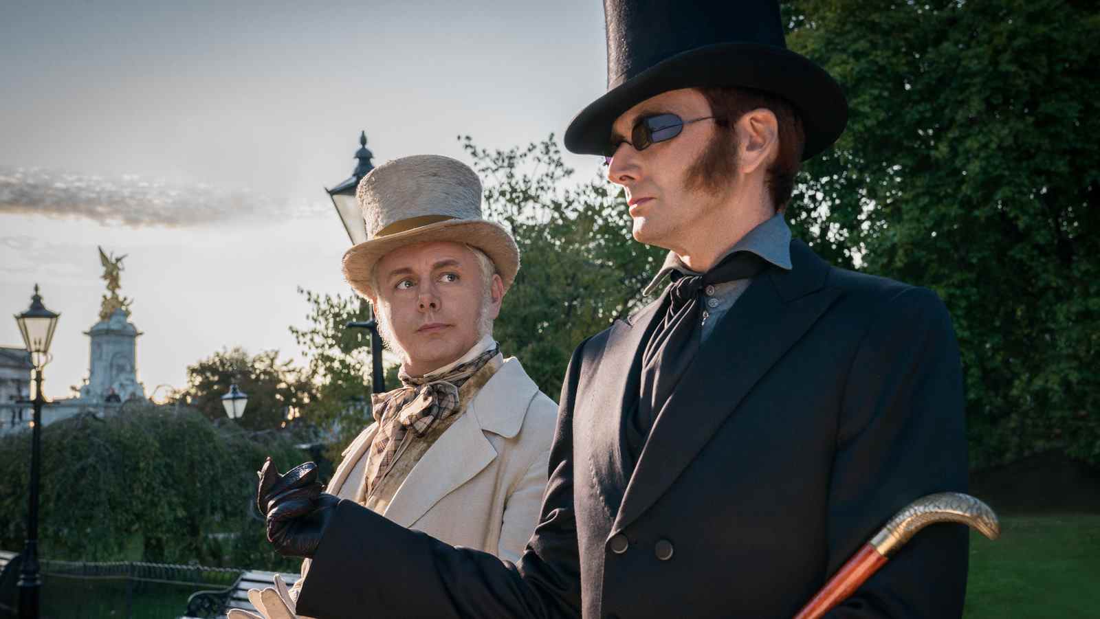 Neil Gaiman a ajouté un bel ange à la saison 2 de Good Omens parce que la plupart des anges sont des 