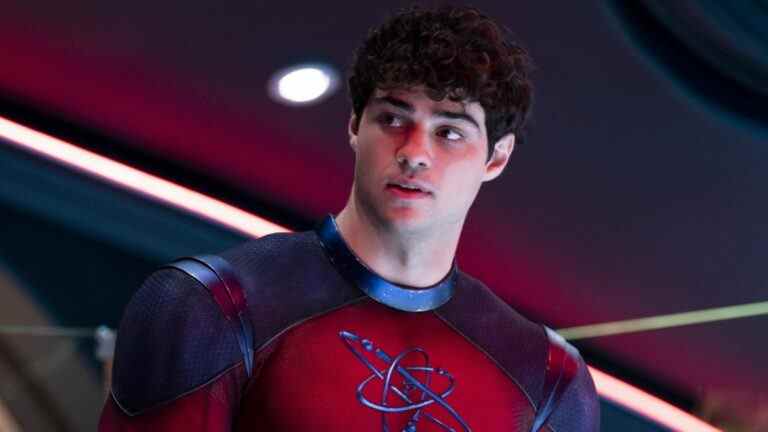 Noah Centineo de Black Adam a eu la réaction la plus cool en voyant son costume Atom Smasher pour la première fois
