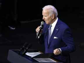 Le président américain Joe Biden prend la parole lors d'un événement du Comité national démocrate au Howard Theatre de Washington, DC.