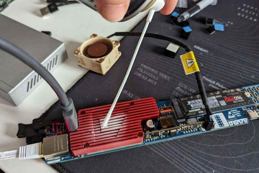 Overclocker pousse le Raspberry Pi CM4 à 2,5 GHz
