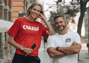 Sarah Pavan, joueuse olympique de volley-ball de plage d'Équipe Canada, ainsi que le célèbre chef Dave Barnett, pour aider à galvaniser les Canadiens à participer au sondage - fourni