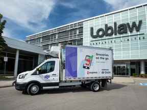 L'un des camions sans conducteur au siège social de Loblaw à Brampton.