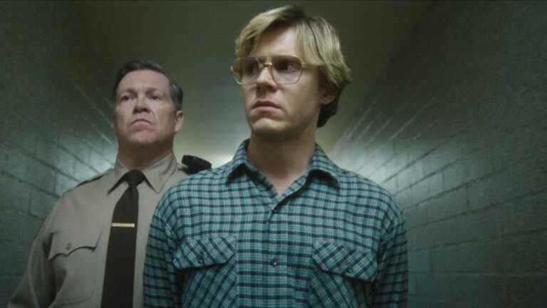 Pourquoi le père de Jeffrey Dahmer pense-t-il à poursuivre Netflix pour l'émission de Ryan Murphy et plus
