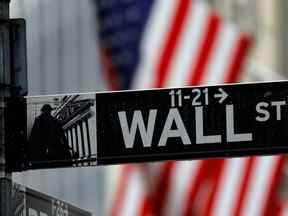 Un signe pour Wall Street à l'extérieur de la Bourse de New York.