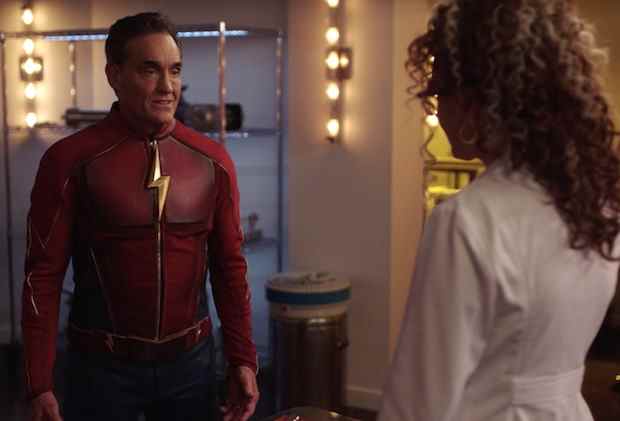 Scène ‘The Flash’ supprimée : pourquoi 2049 Barry n’a pas aidé à rechercher Iris