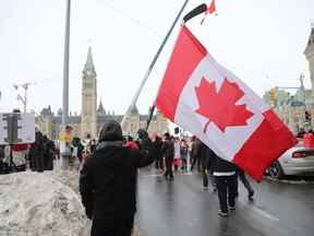 Manifestation du Freedom Convoy devant la Colline du Parlement sur la rue Wellington à Ottawa, le 09 février 2022.