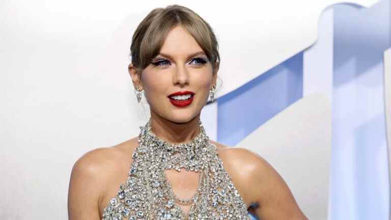 Taylor Swift revient à la pop dans le nouvel album "Midnights" et sortira des films musicaux pour les chansons
