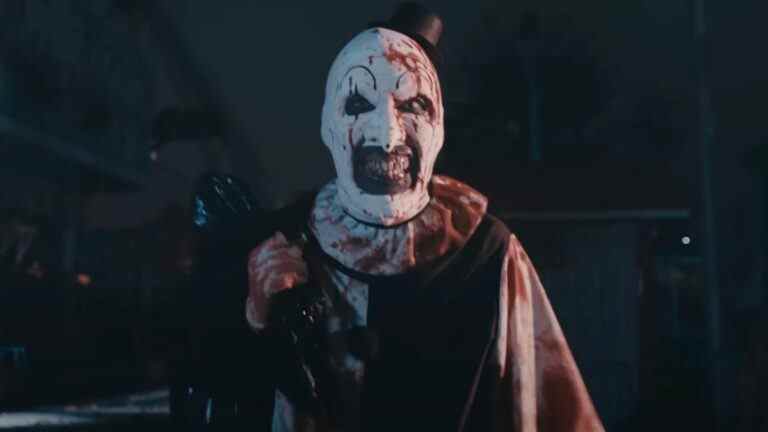 Terrifier 2 a des fans qui vomissent dans les salles de cinéma, le producteur émet un avertissement pour le film d'horreur
