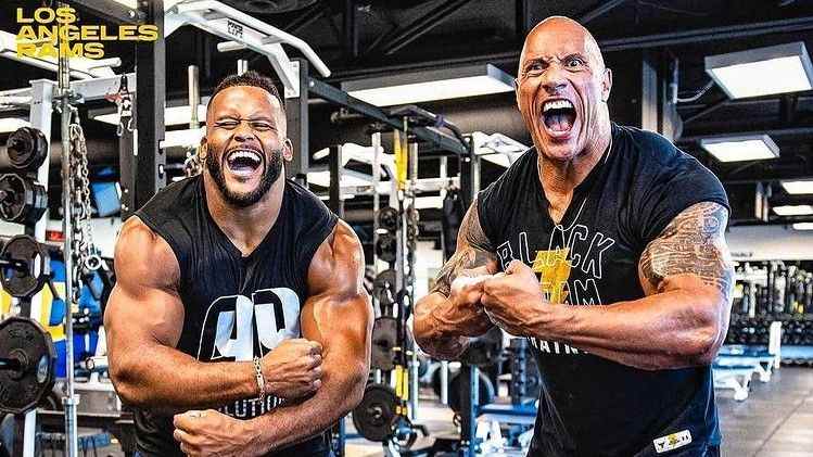 The Rock et Aaron Donald ne jurent que par cet exercice de bras – voici comment le faire