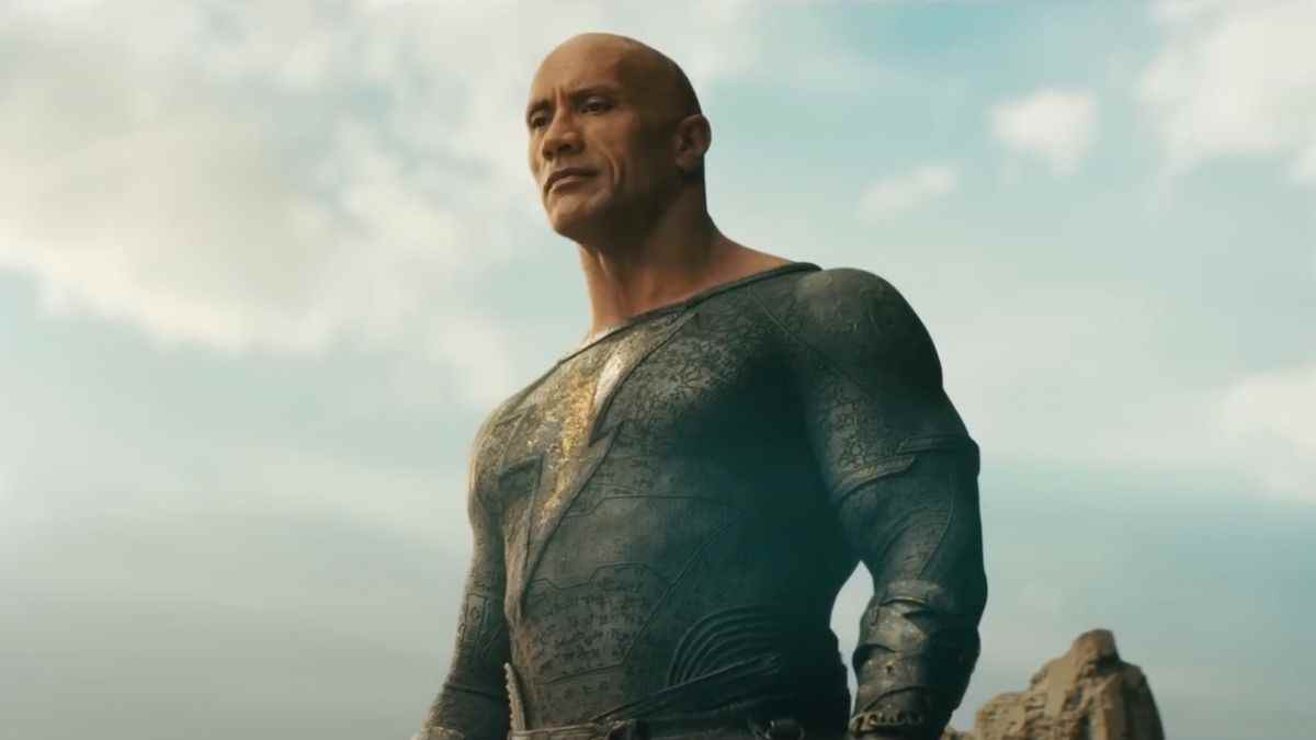 The Rock explique comment les gens lui ont dit qu'il devait changer pour ressembler à George Clooney et Will Smith, et comment il l'a utilisé comme carburant d'Adam noir
