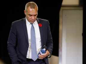 L'ancien chef du Service de police d'Ottawa, Peter Sloly, quitte le stand après avoir témoigné à la Commission d'urgence de l'ordre public à Ottawa, Ontario, Canada le 28 octobre 2022. REUTERS/Blair Gable