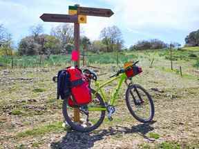 Chemin de Saint-Jacques d'Atapuerca à Burgos en vélo.  Chemin de Saint-Jacques