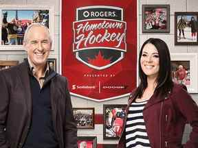 Les diffuseurs Ron MacLean et Tara Slone de Rogers Hometown Hockey.