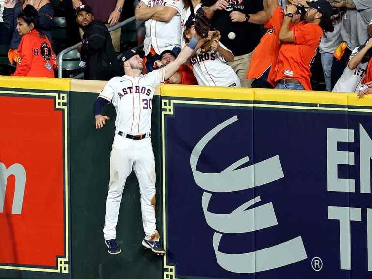 L’explosion de Realmuto aide les Phillies à rallier Astros pour ouvrir les World Series