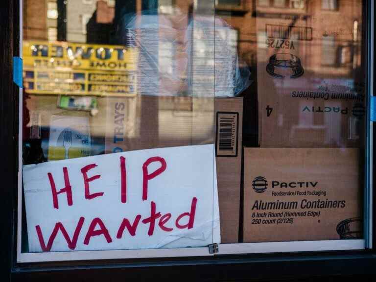 Les créations d’emplois aux États-Unis affichent une augmentation surprise, ce qui maintient la pression sur la Fed pour qu’elle continue d’augmenter les taux