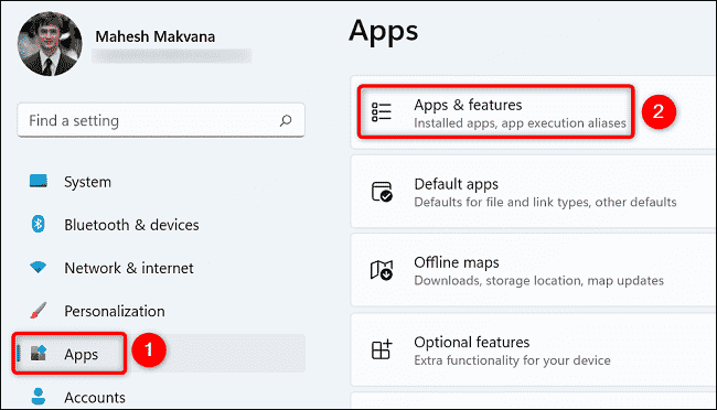 Sélectionnez Applications > Applications et fonctionnalités dans Paramètres. » width= »650″ height= »372″ src= »/pagespeed_static/1.JiBnMqyl6S.gif » onload= »pagespeed.lazyLoadImages.loadIfVisibleAndMaybeBeacon(this); » onerror= »this.onerror=null;pagespeed.lazyLoadImages.loadIfVisibleAndMaybeBeacon(this); »/></p>
<p>Dans le menu « Applications et fonctionnalités », recherchez vos pilotes d’affichage.  Ensuite, à côté de ces pilotes, cliquez sur le menu à trois points et choisissez « Désinstaller ».  Sélectionnez « Désinstaller » dans l’invite pour terminer.</p>
<h2 role=