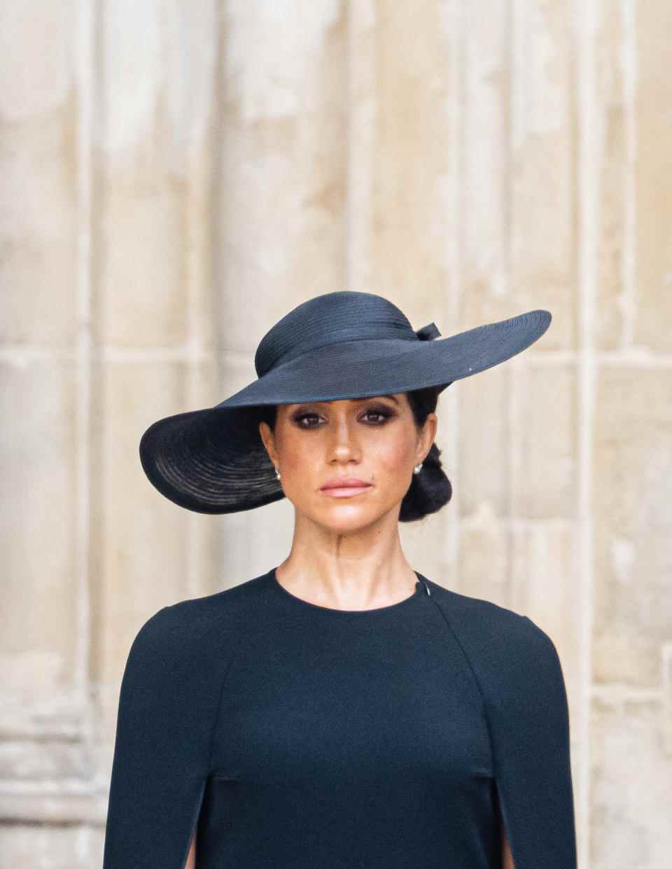 LONDRES, ANGLETERRE - 19 SEPTEMBRE : Meghan, duchesse de Sussex lors des funérailles d'État de la reine Elizabeth II à l'abbaye de Westminster le 19 septembre 2022 à Londres, en Angleterre.  Elizabeth Alexandra Mary Windsor est née à Bruton Street, Mayfair, Londres le 21 avril 1926. Elle a épousé le prince Philip en 1947 et est montée sur le trône du Royaume-Uni et du Commonwealth le 6 février 1952 après la mort de son père, le roi George VI.  La reine Elizabeth II est décédée au château de Balmoral en Écosse le 8 septembre 2022 et est remplacée par son fils aîné, le roi Charles III.  (Photo de Samir Hussein/WireImage)