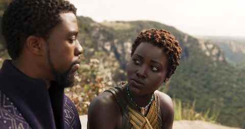 chadwick boseman comme t'challa, lupita nyong'o comme nakia, panthère plack