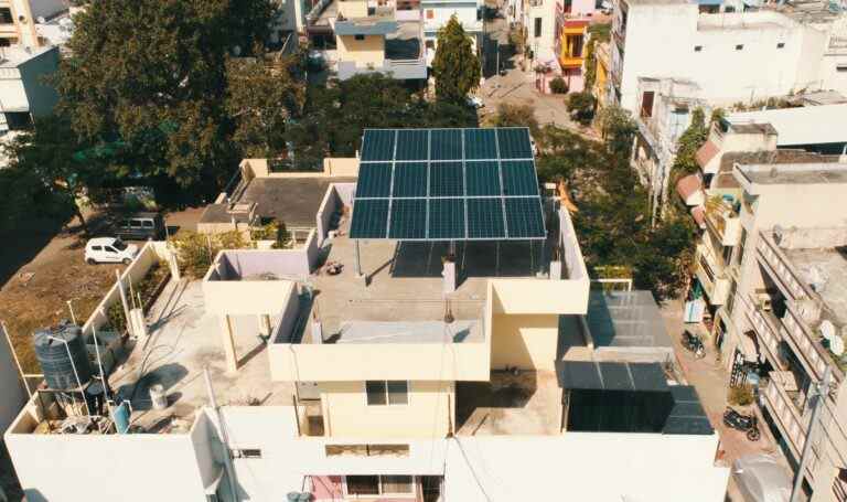 Lowercarbon de Sacca double sa mise en route en apportant des modules solaires sur les toits indiens