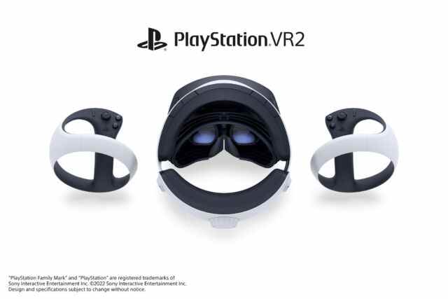 Alors que les prototypes de contrôleurs PSVR2 étaient entièrement noirs, ils correspondent désormais au blanc de la PS5 elle-même.