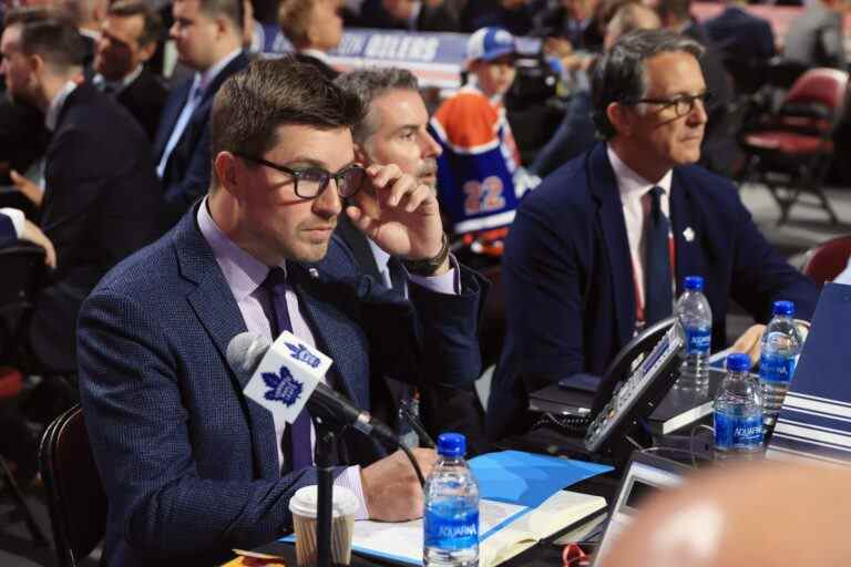 Un fan des Leafs tweete à la grand-mère de GM que Dubas devrait être renvoyé