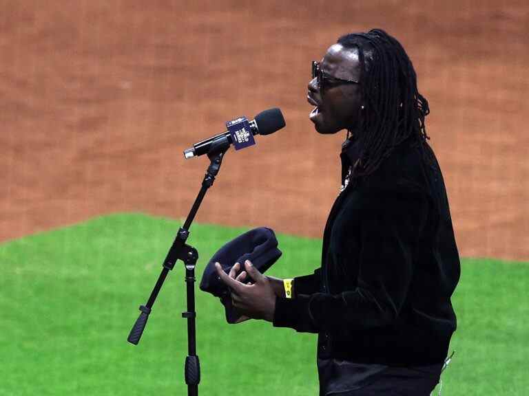 Le chanteur Eric Burton bouscule les paroles de l’hymne national lors de l’ouverture des World Series