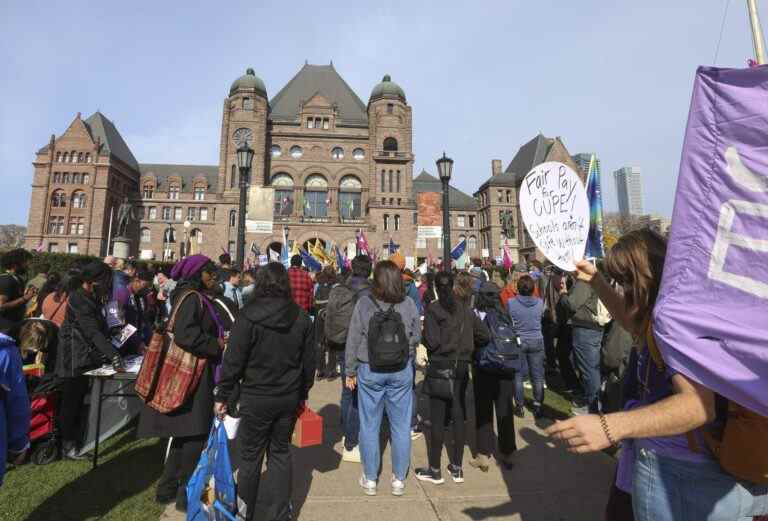 L’Ontario veut que le débrayage des travailleurs de l’éducation soit déclaré illégal