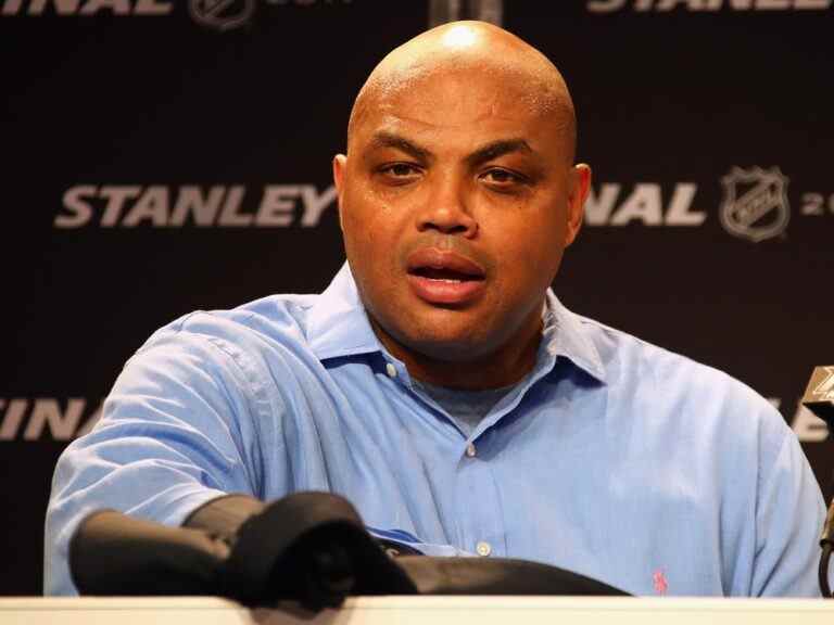 Charles Barkley fustige Nets et Kyrie Irving pour partage de film raciste