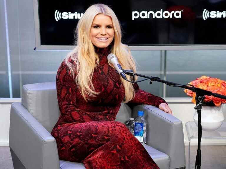 Jessica Simpson applaudit les ennemis après que la publicité de Pottery Barn soit devenue virale