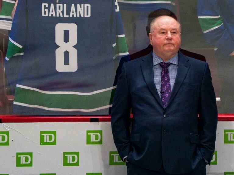 Bruce Boudreau riposte alors que le président des Canucks critique la structure et démarre lentement