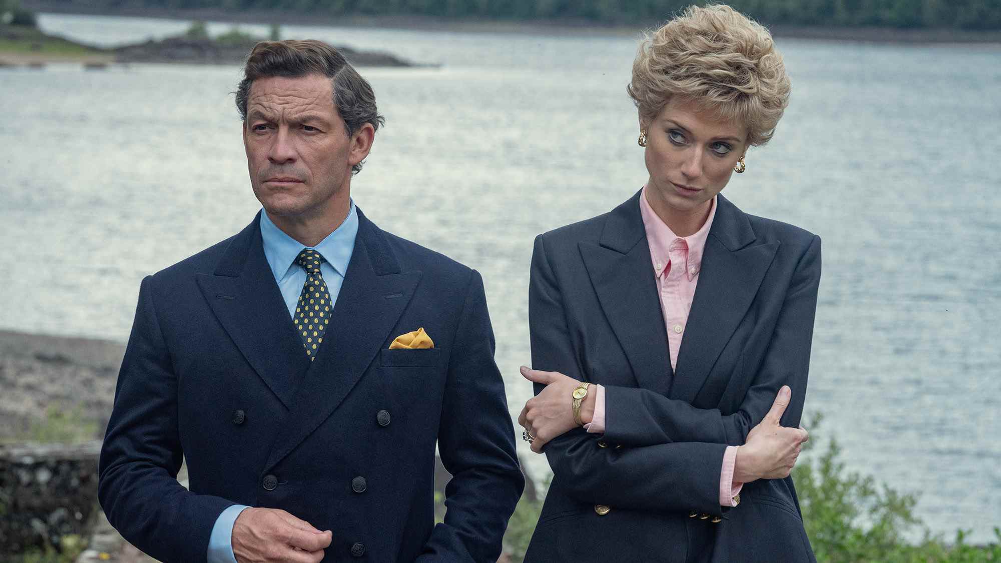 (De gauche à droite) Dominic West dans le rôle de Charles et Elizabeth Debicki dans le rôle de Diana dans The Crown saison 5