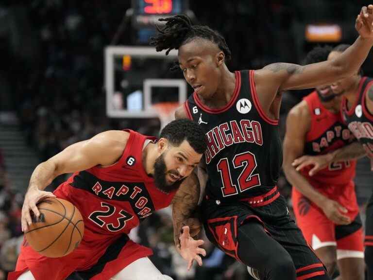 VanVleet a 30 points et 11 passes décisives alors que les Raptors écrasent les Bulls