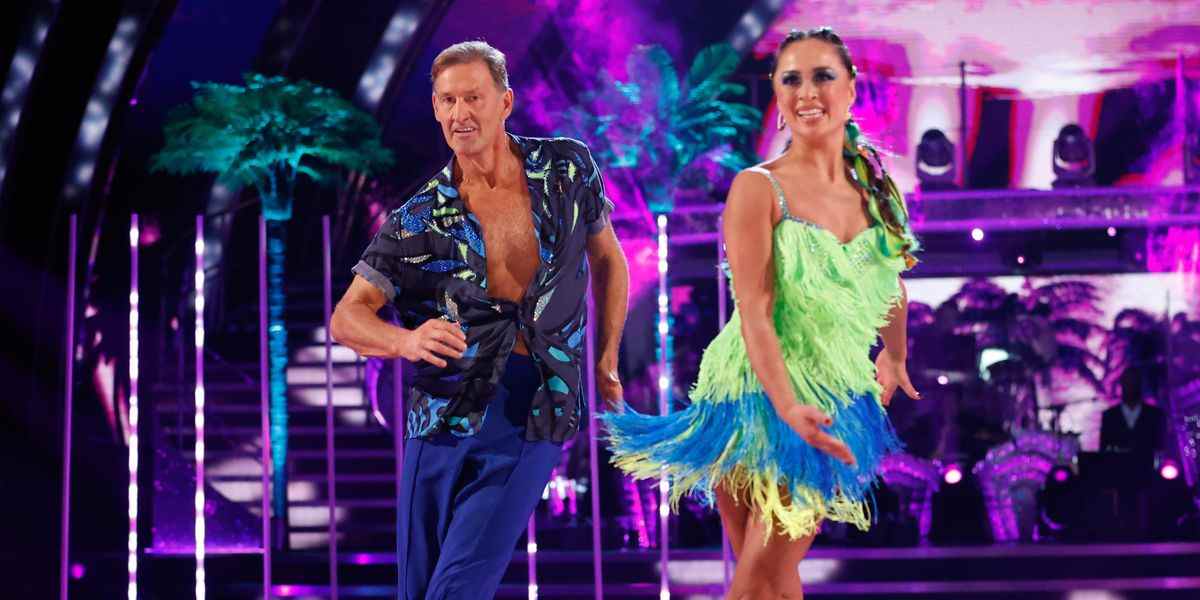 Tony Adams et Katya Jones de Strictly répondent aux allégations de dispute à l'antenne lors d'une émission en direct

