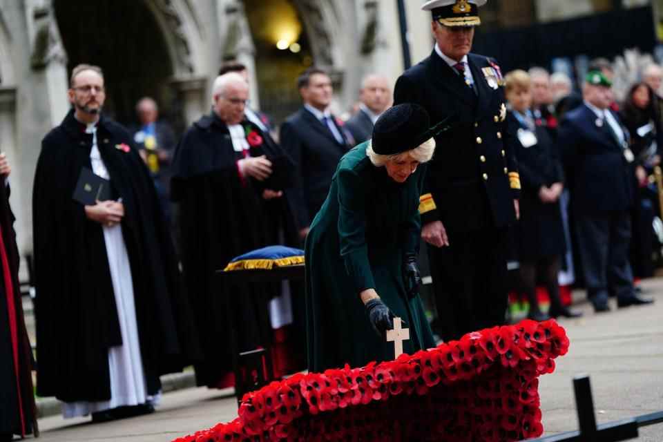 La Reine lors d'une visite au Champ du Souvenir - Victoria Jones/PA Wire