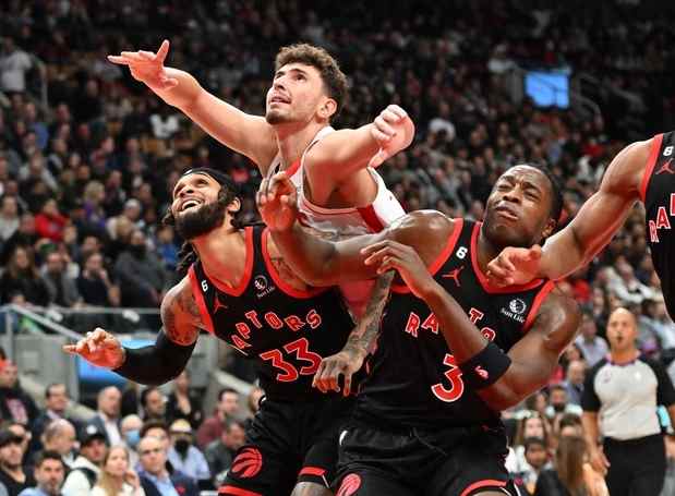 Fred VanVleet et OG Anunoby aident les Raptors à vaincre les terribles Rockets