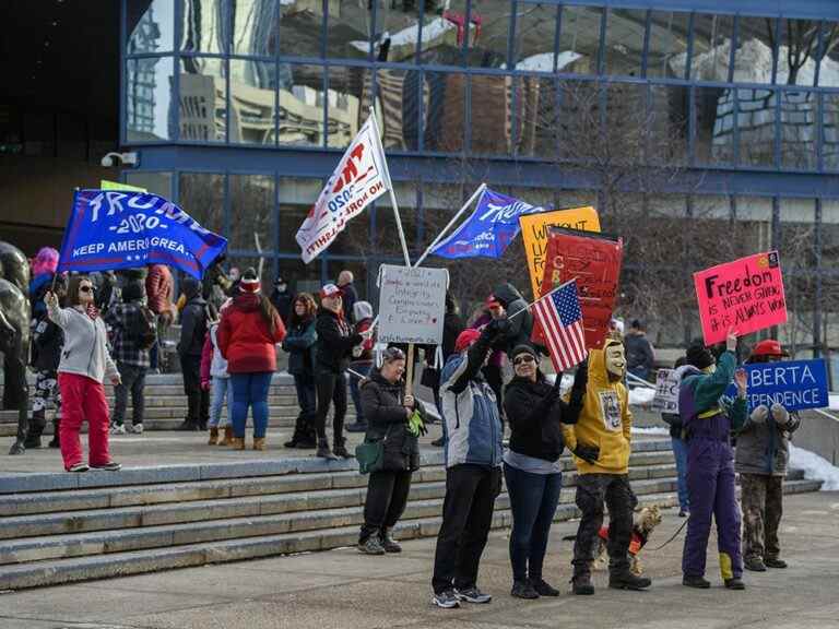 Preston Manning demande une enquête des citoyens de sept villes sur la réponse du Canada au COVID