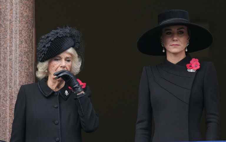 La reine et la princesse de Galles partagent une importance égale lors du dimanche du souvenir