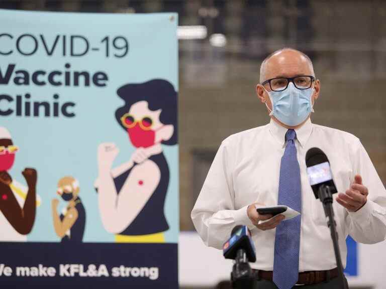 Le meilleur médecin ontarien demandera au public de se masquer alors que les maladies respiratoires font rage: sources