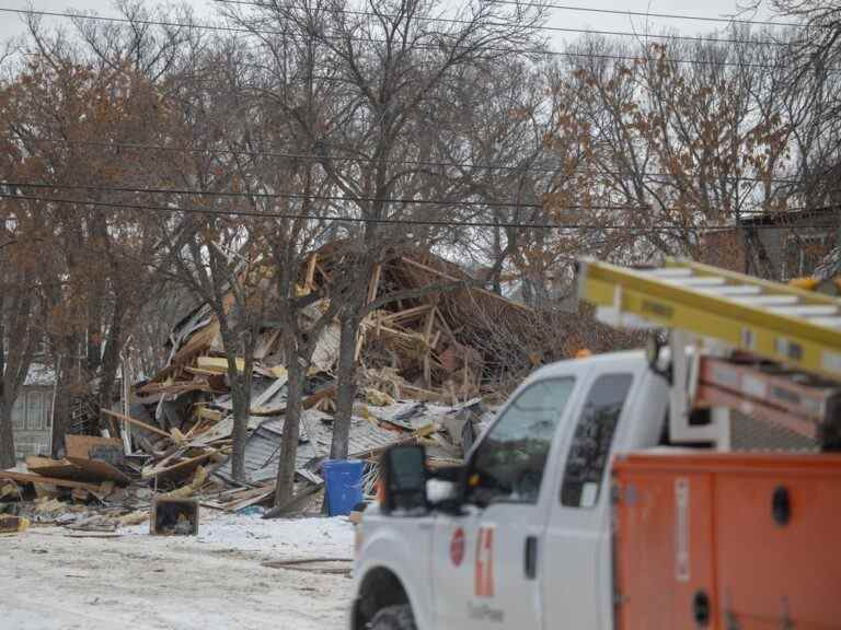 Une conduite de gaz naturel «  compromise  » a provoqué l’explosion d’une maison à Regina, selon les pompiers