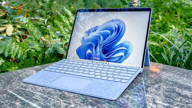 Microsoft s’associe à un «grand détaillant américain» pour l’expansion du réseau de réparation de surface