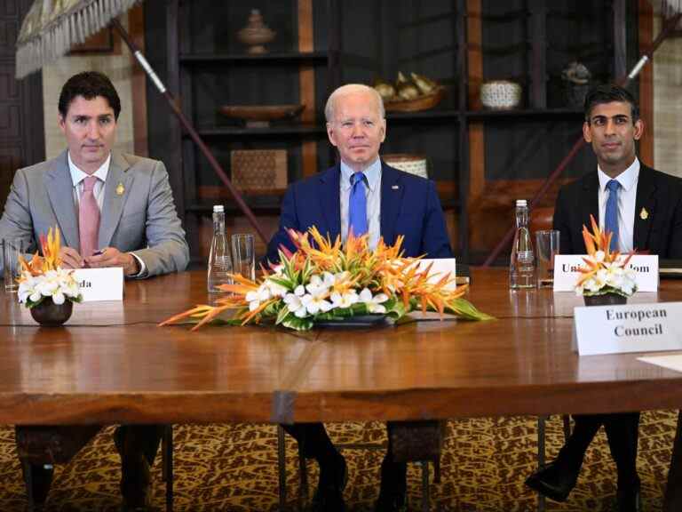 Trudeau surveille de près la situation en Pologne alors que Biden convoque une réunion d’urgence