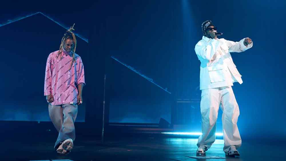 Lil Wayne et 2 Chainz ravissent les fans du premier jour lors du concert en direct d'Amazon Music Les plus populaires doivent être lus Inscrivez-vous aux newsletters Variété Plus de nos marques
	
	
