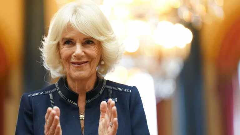 Camilla accueille les gagnants du concours d’essais avec un premier discours en tant que reine consort