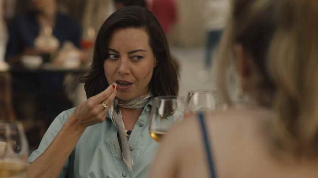 Aubrey Plaza et Meghann Fahy dans 