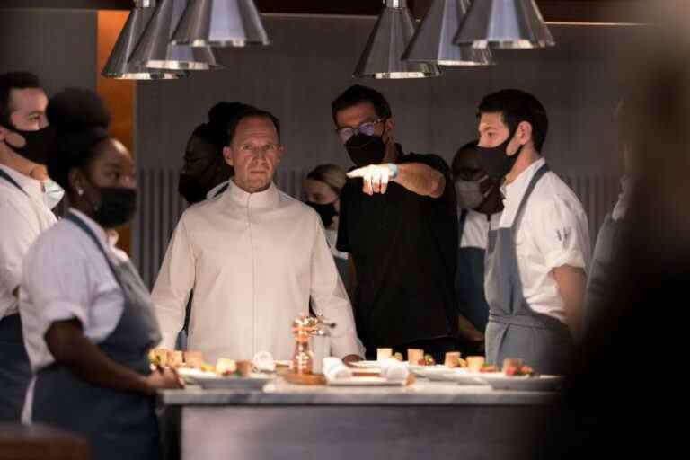 Ralph Fiennes and Director Mark Mylod on set of the film THE MENU.