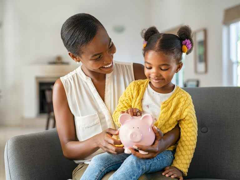 Maman m’a appris comment: Six conversations à avoir avec vos filles pour assurer leur bien-être financier