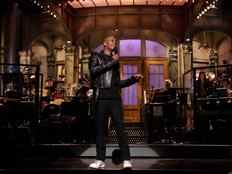 Dave Chappelle revient à 'SNL' sans excuses - et plaisante sur Kanye