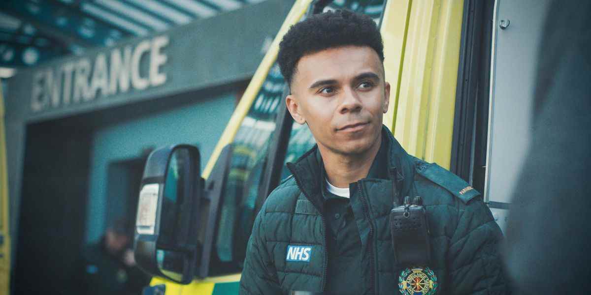 La star de Casualty Milo Clarke confirme l'épisode de Noël improvisé

